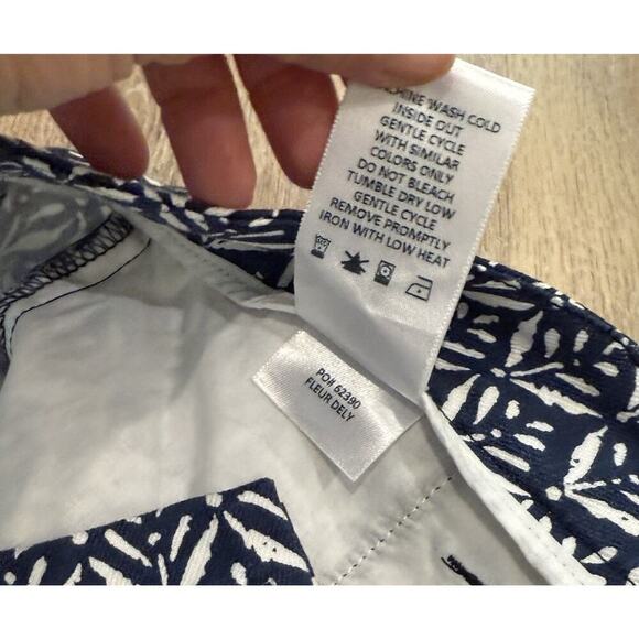 Anthropologie Level 99 Shorts Women's Size 28 Blue White Flat Front Chino Shorts - Picture 7 of 13
